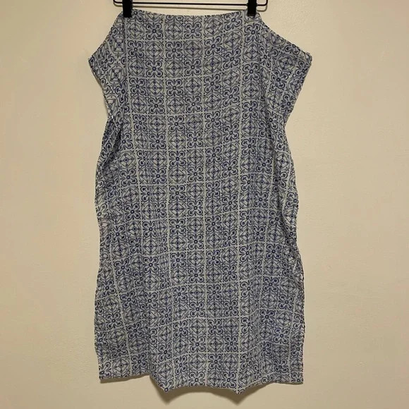 White and Blue Lightweight Infinity Scarf - Picture 4 of 5